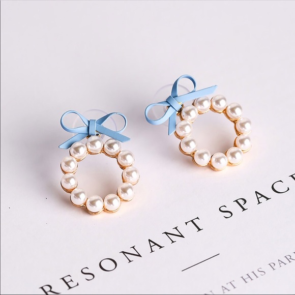 🎀 New - Faux Pearl Bow Earrings - Picture 2 of 8